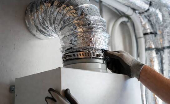 Montaż wentylacji mechanicznej w domu jednorodzinnym: czym różni się instalacja w nowym i modernizowanym budynku