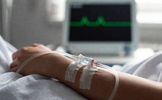 Dlaczego odstawienie alkoholu uruchamia reakcję psychiczną i fizyczną całego organizmu oraz kiedy potrzebny jest detoks medyczny