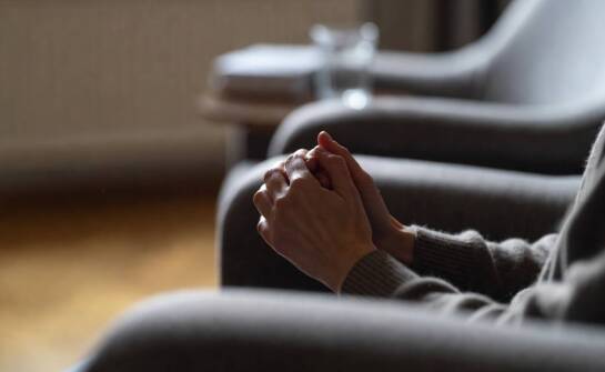 Dlaczego w depresji wracają te same reakcje emocjonalne i jak terapia psychodynamiczna je przepracowuje