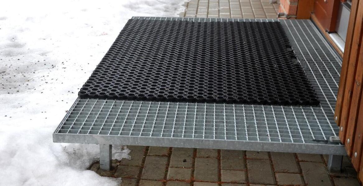 Czym charakteryzuje się wycieraczka stalowa?