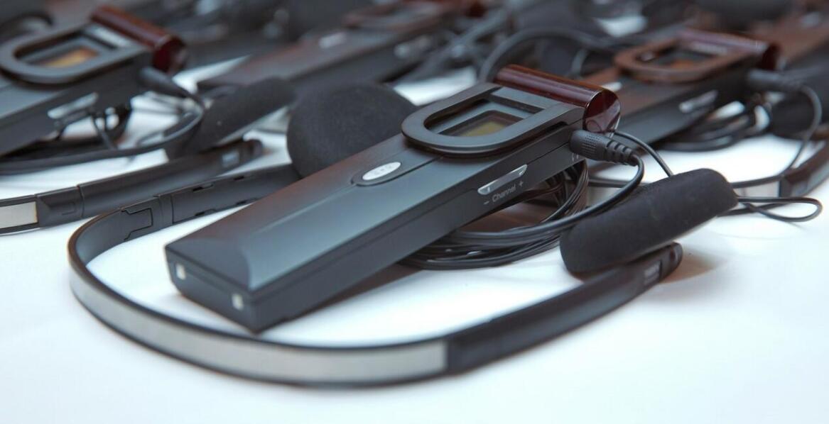 Czym wyróżniają się tłumaczenia symultaniczne?