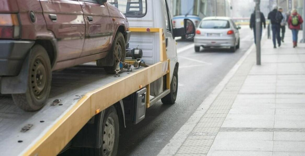 Kiedy warto wezwać pomoc drogową?