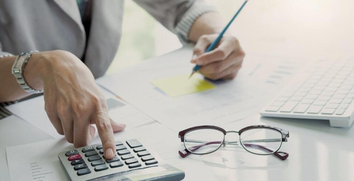 Czym różni się księgowość od rachunkowości?