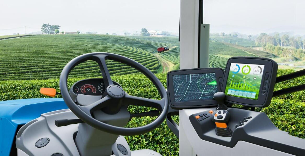 Jakie zalety ma prosta nawigacja rolnicza?