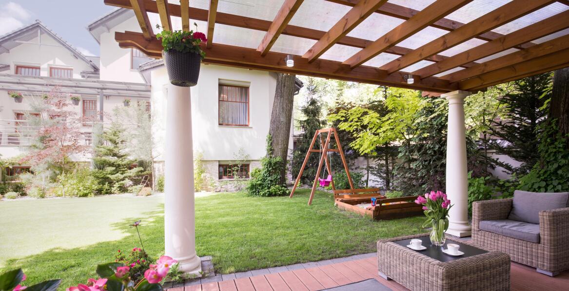 Jakie zalety ma pergola tarasowa na wymiar?