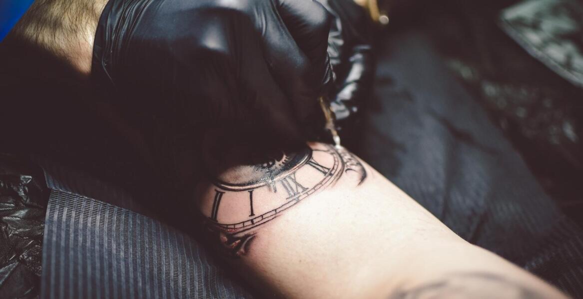 Tatuaż tradycyjny, czyli ponadczasowy sposób wyrażania siebie