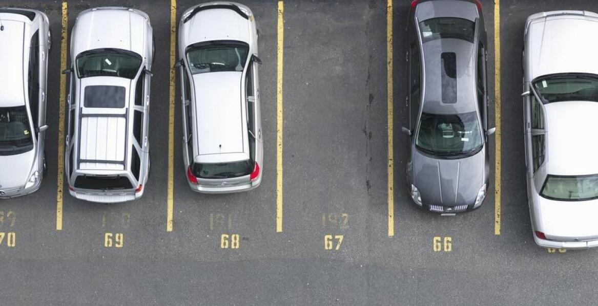 Jak długo można parkować na parkingu lotniskowym?