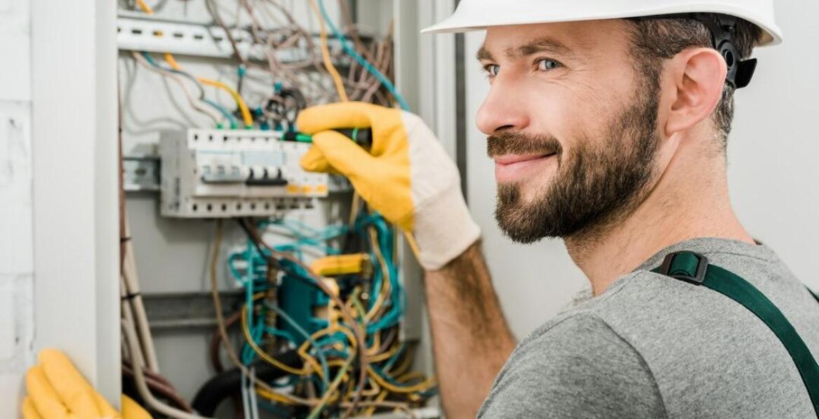Instalacje elektryczne w domach, podpowiadamy jak uniknąć błędów