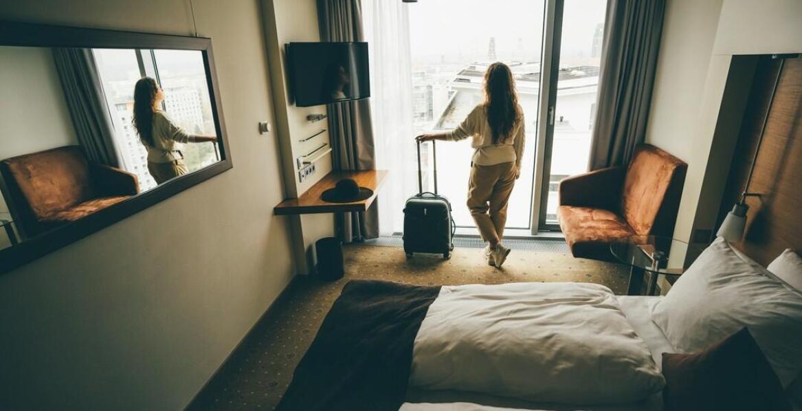 Kluczowe elementy wyposażenia nowoczesnych pokoi hotelowych