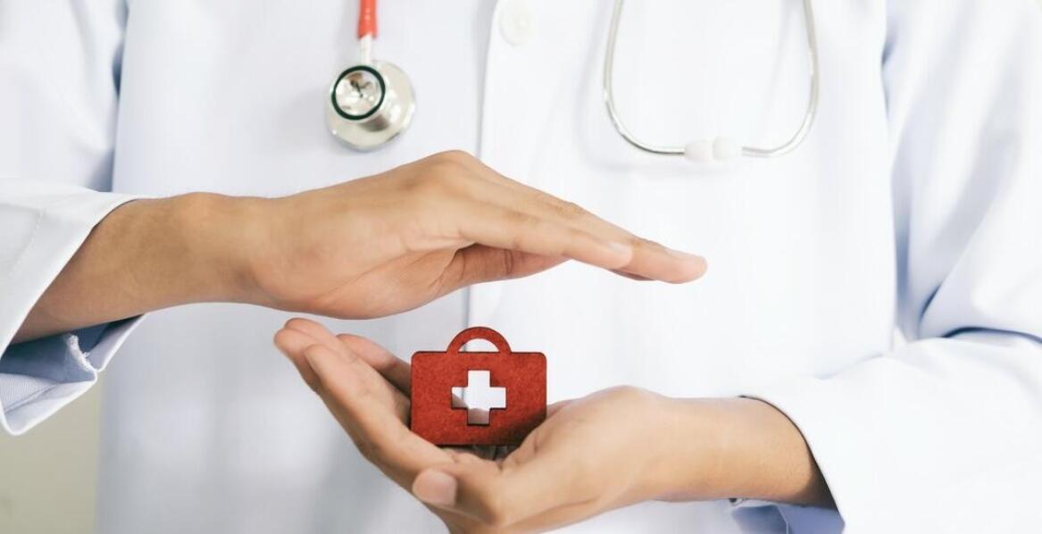 Jak wygląda pierwsza pomoc przy zadławieniach?