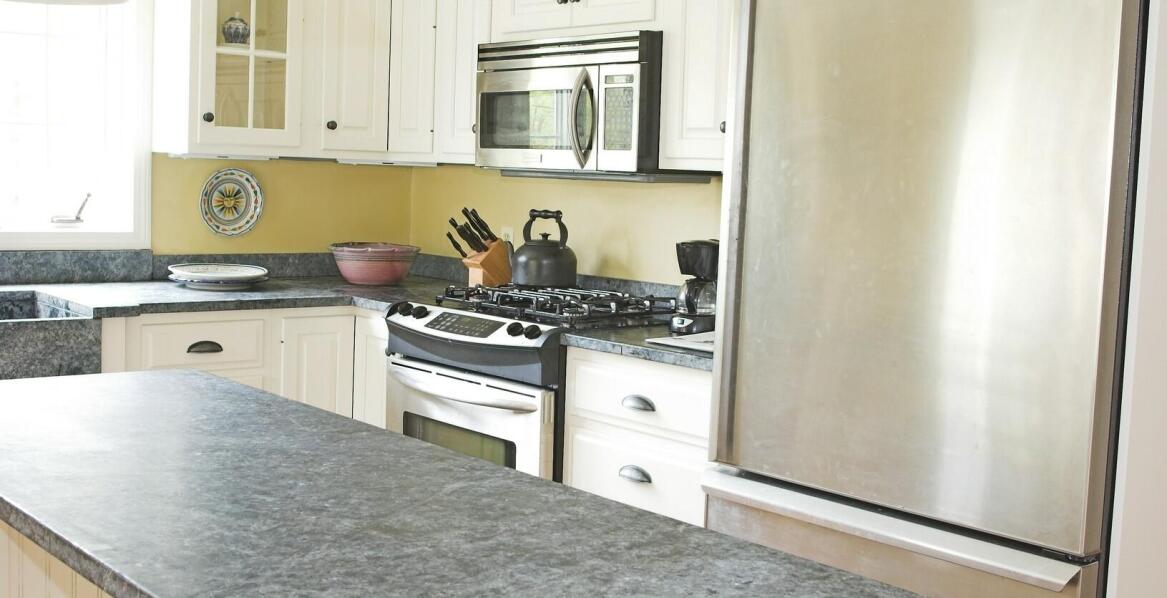 Jakie zalety mają blaty kuchenne z konglomeratu?