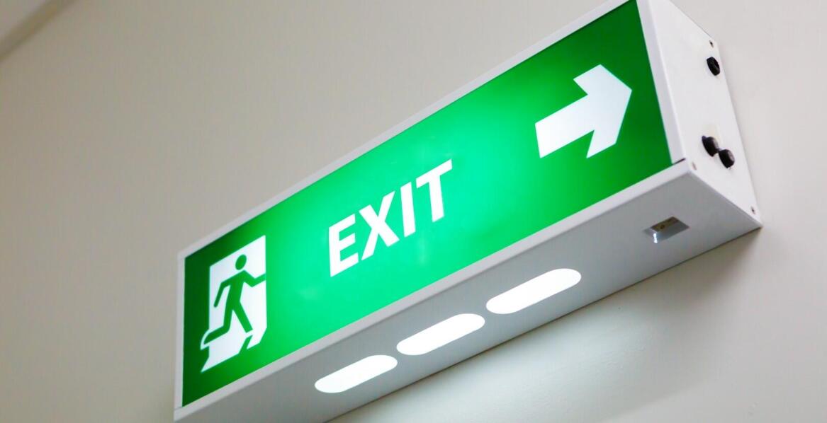 Jak często powinno się przeprowadzać pomiary oświetlenia ewakuacyjnego?