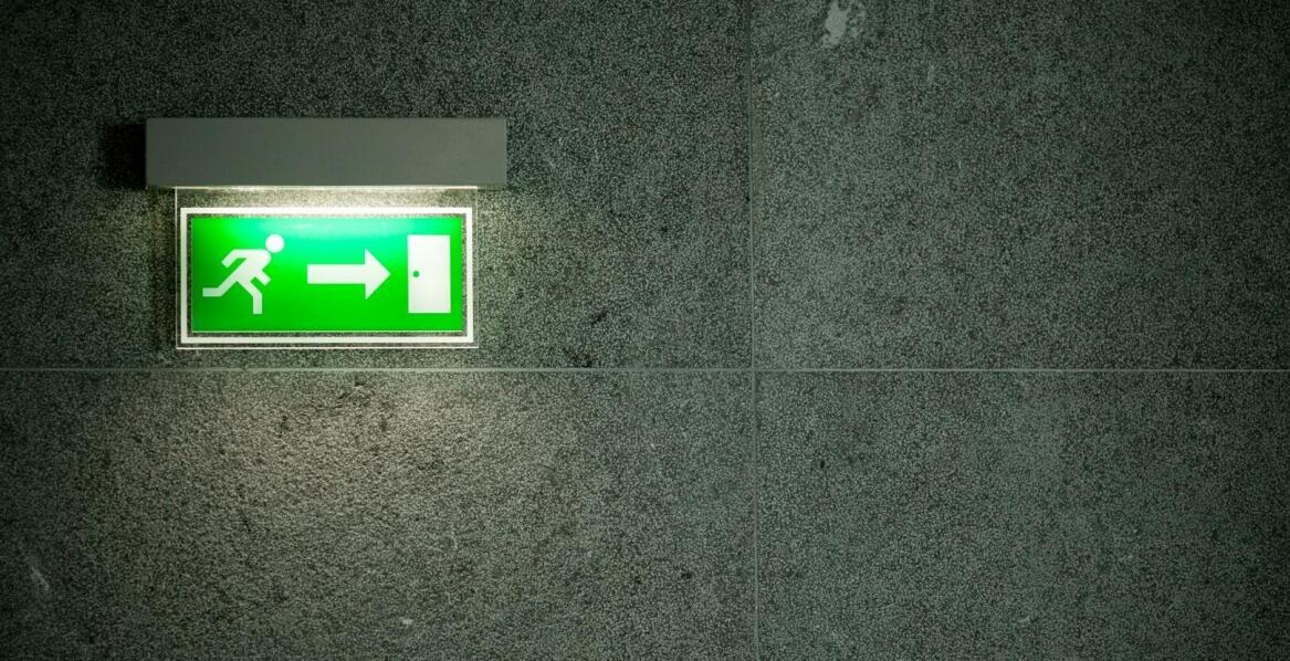 3 typowe awarie oświetlenia ewakuacyjnego