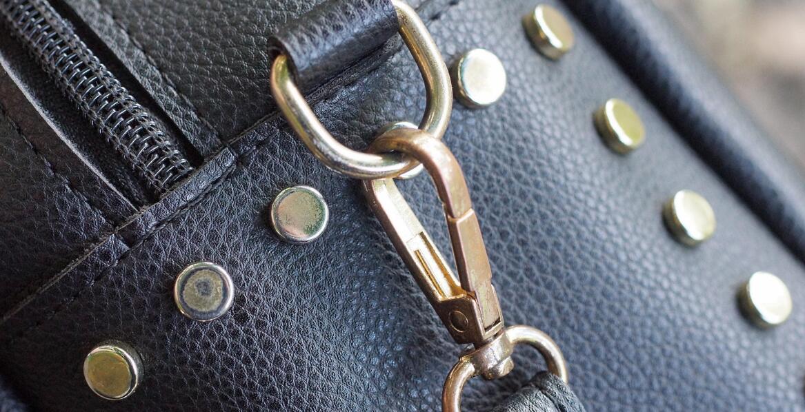 Przelotki i półkola do łączenia ze sobą i mocowania taśm kaletniczych