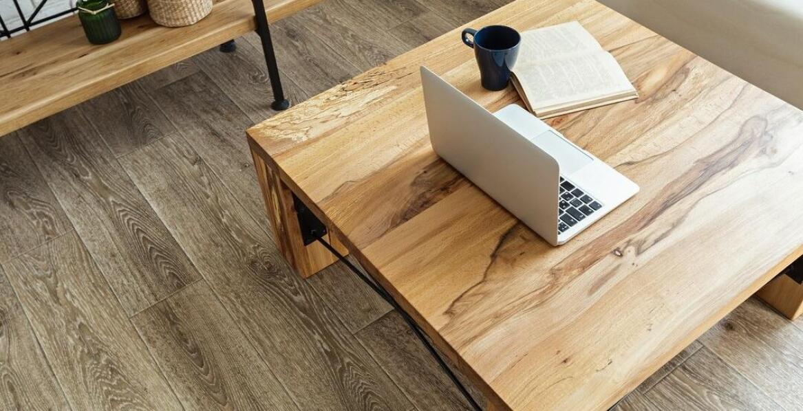 Jakie drewno sprawdzi się najlepiej do produkcji stolika kawowego?