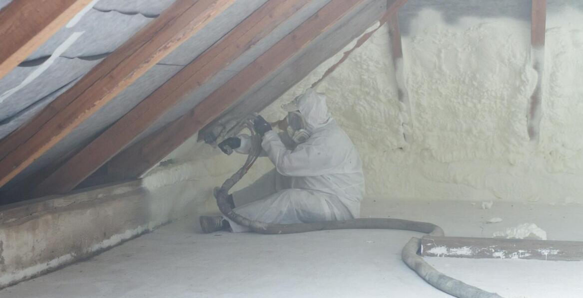 Jak przebiega proces ocieplania pianą PUR?