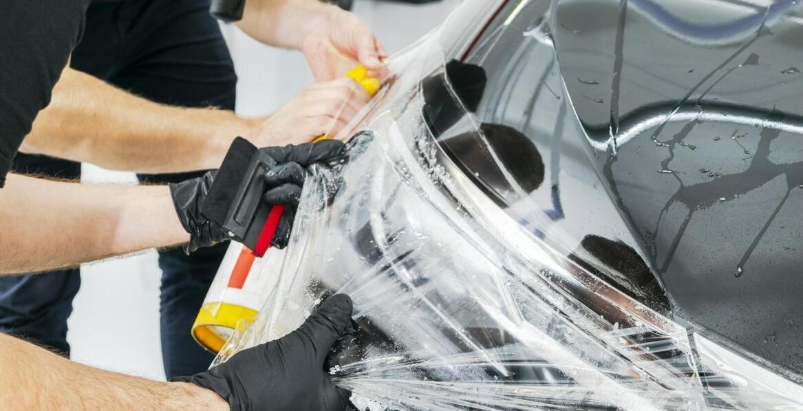 W jaki sposób przygotowuje się auto do oklejania folią PPF?