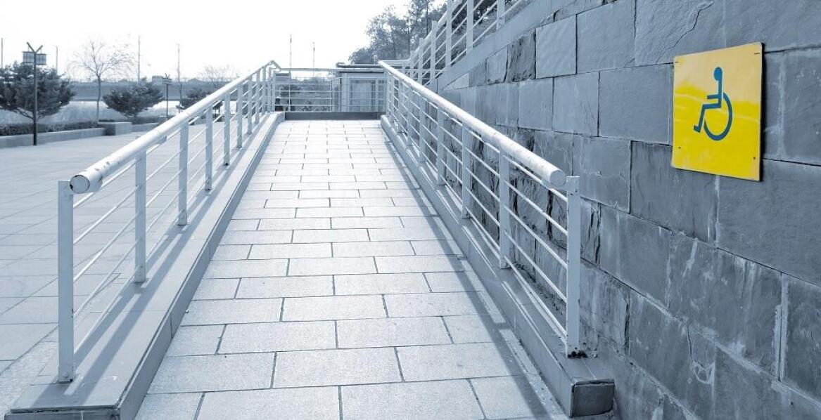 Czym się charakteryzują balustrady dla niepełnosprawnych?
