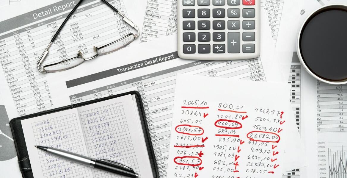 Czy warto prowadzić księgowość firmy na własną rękę?