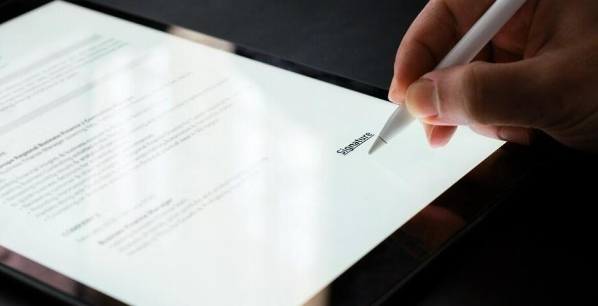 Dlaczego warto wybrać długopisy touch pen jako gadżet firmowy?
