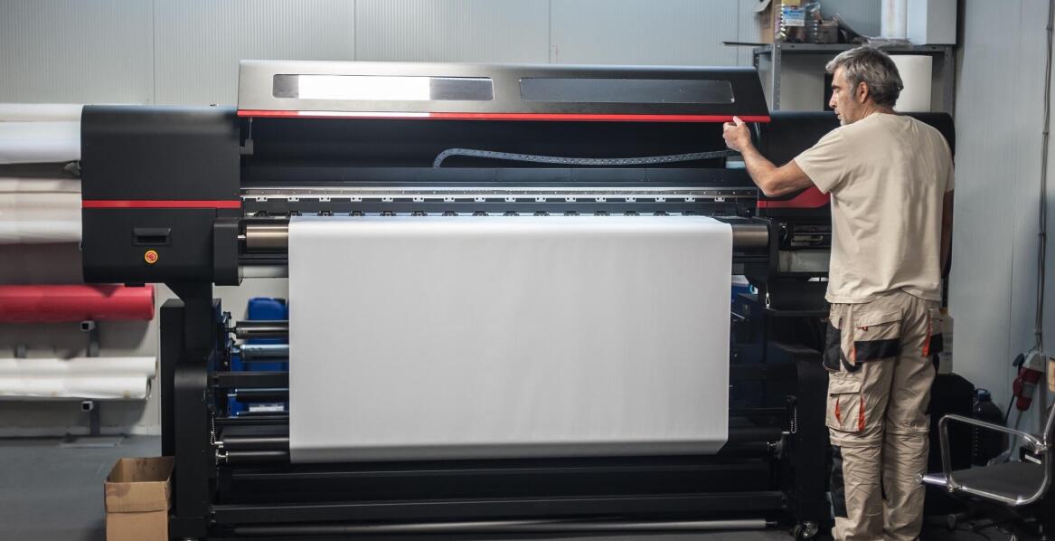 Kiedy lepiej kupić używaną drukarkę wielkoformatową?