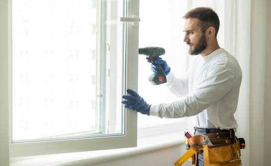 Jak powinien przebiegać prawidłowy montaż okien?