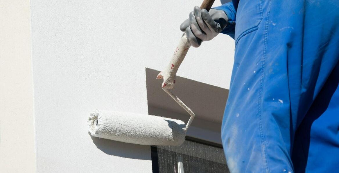 Dlaczego warto zainwestować w solidne malowanie elewacji?