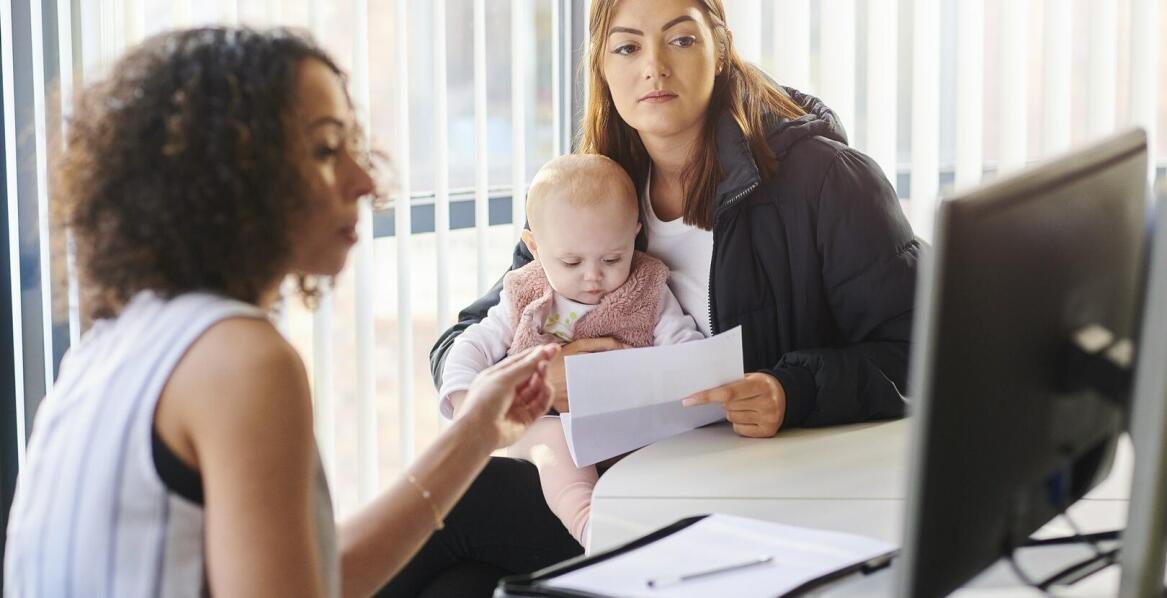 Dodatek socjalny dla samotnej matki w Niemczech. Czy przysługuje pracującej tam Polce?