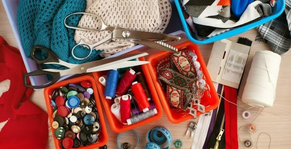 Najmodniejsze ubrania z zastosowaniem nap metalowych