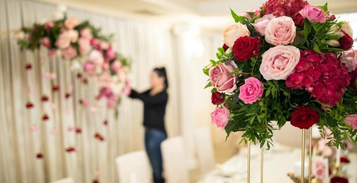 Jakich elementów nie da się zmienić podczas dekoracji sali na wesele?