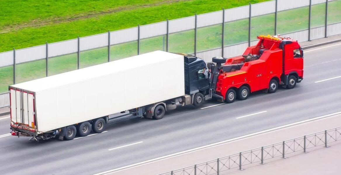 Na czym polega holowanie TIR?