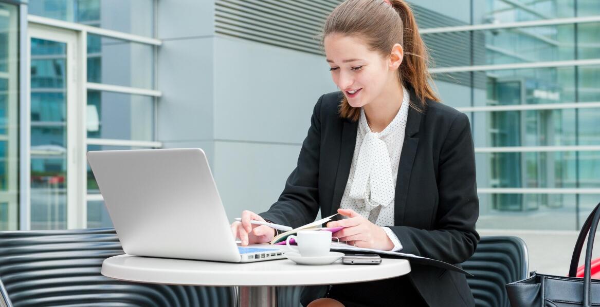 Czy kursy biznesowe online są równie efektywne jak te stacjonarne?