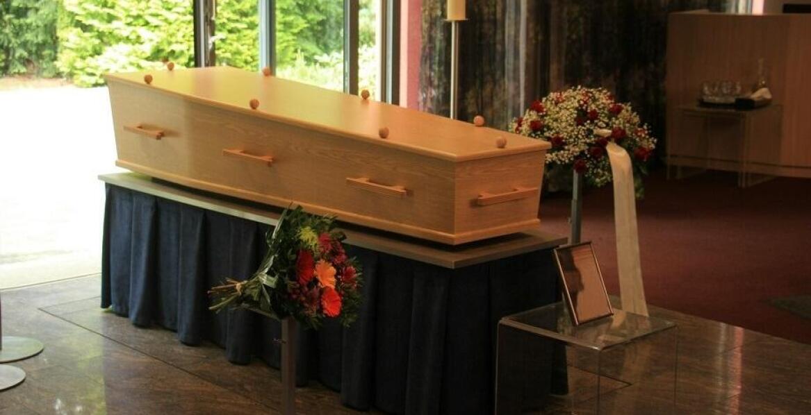 Na co warto zwrócić uwagę wybierając zakład pogrzebowy?