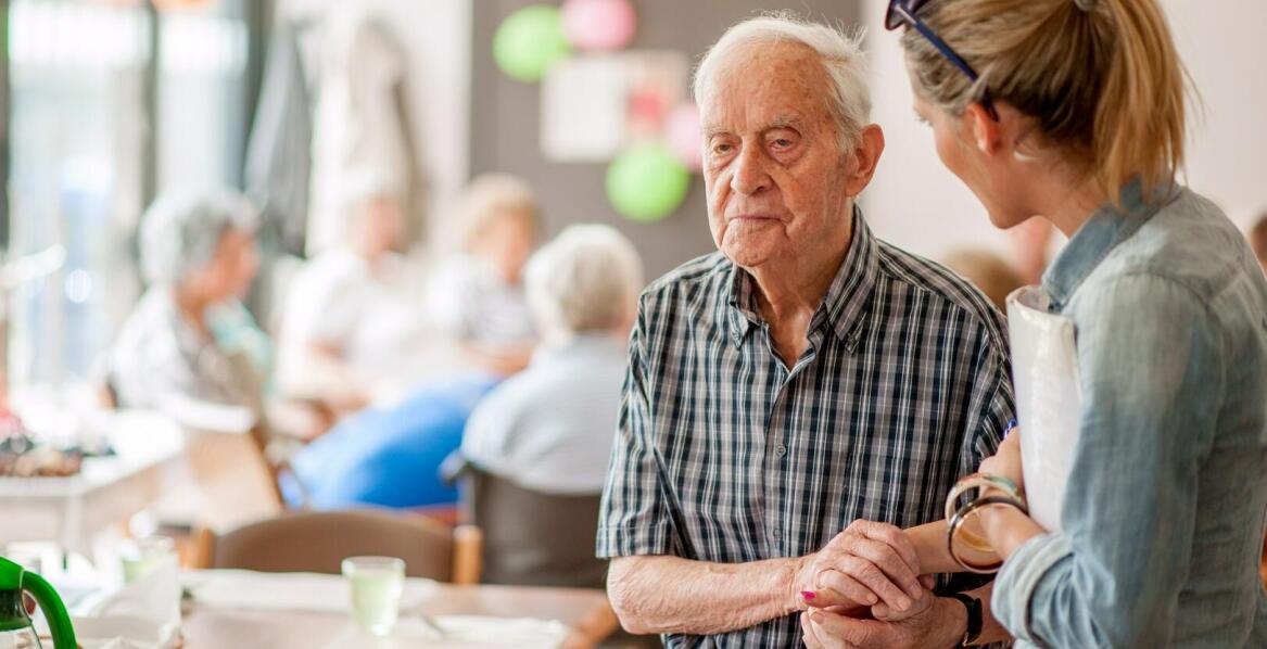 Jakie zalety ma pobyt w domu seniora?