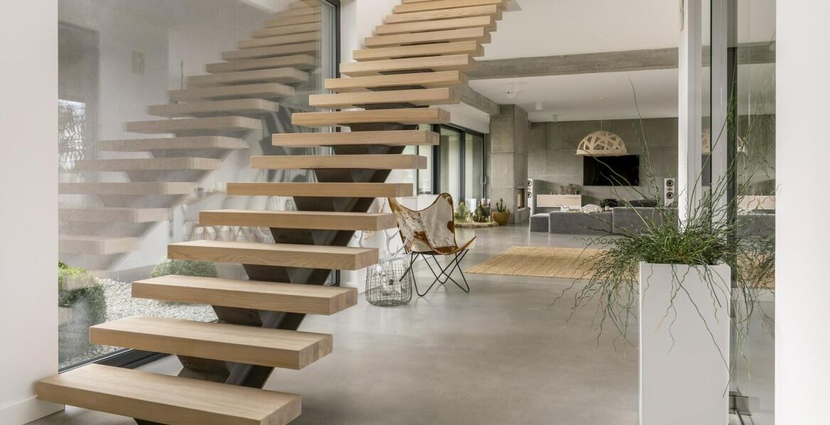 Jakie schody drewniane wybrać do nowoczesnego wnętrza?