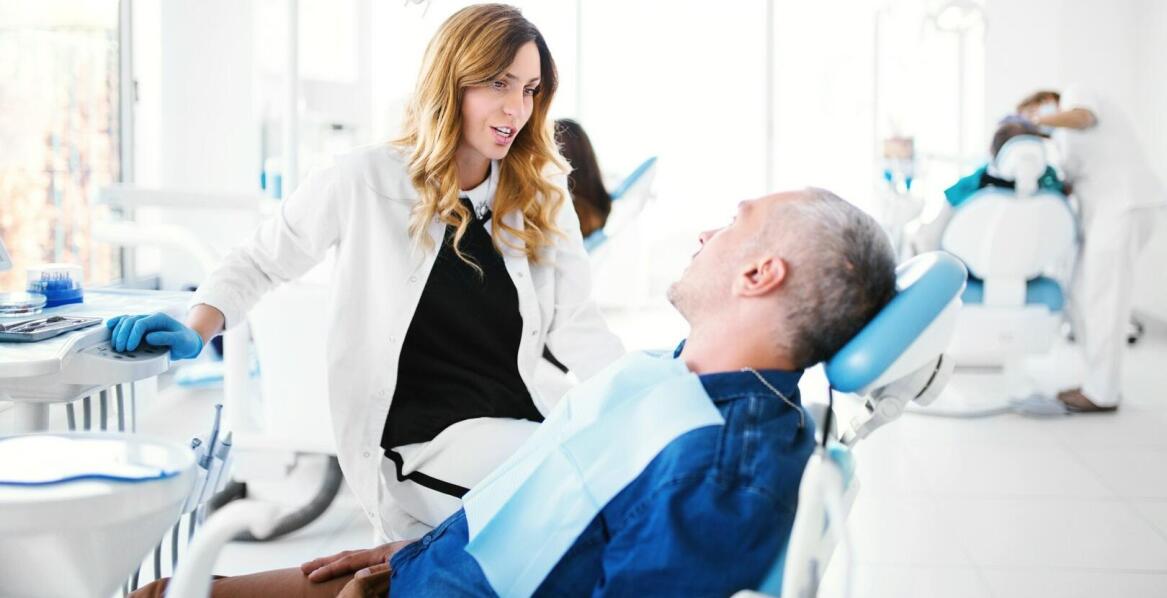 Jak zapobiegać chorobom przyzębia? Porady periodontologa