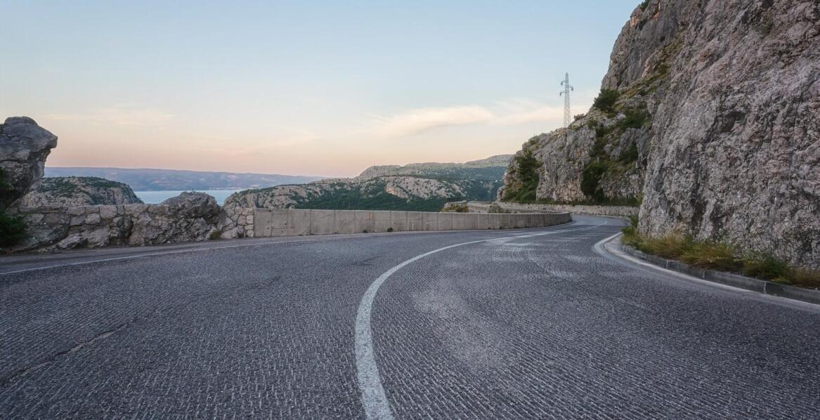 Jak zaplanować wyprawę po Grecji samochodem? Poradnik dla podróżujących