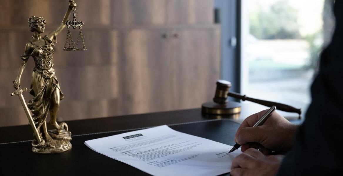 Co może zająć komornik, a czego nie ma prawa?