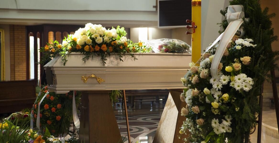 Co należy wiedzieć o kompleksowej organizacji pogrzebu?