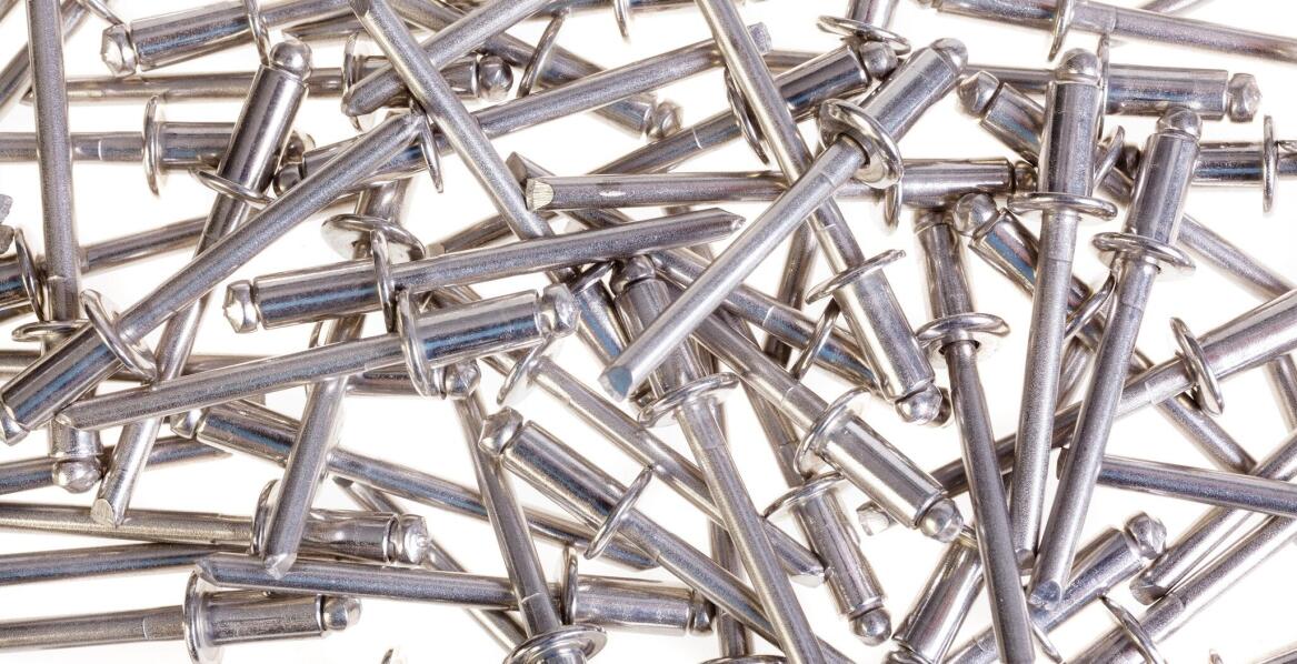 W jakich branżach często używane są nity?