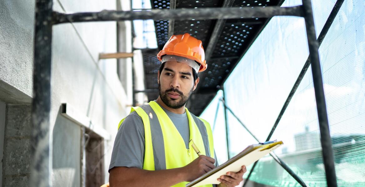 W jakim celu przeprowadza się monitoring konstrukcji budowlanych?