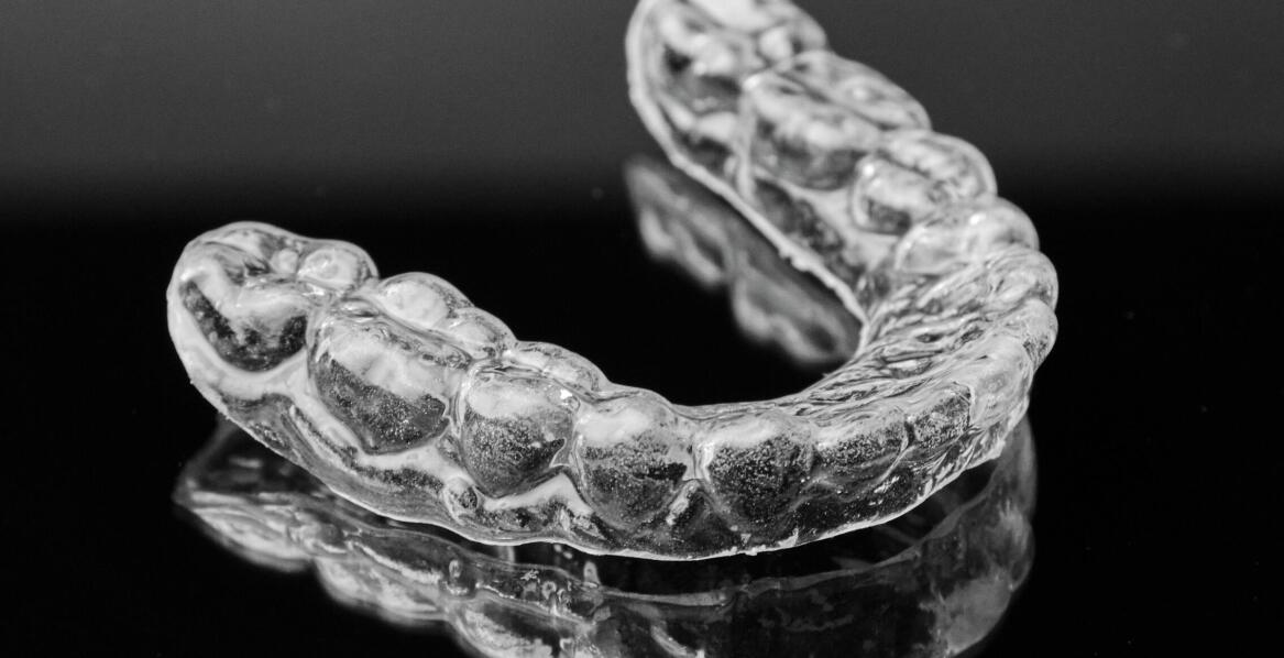 Czy prostowanie zębów wpływa tylko na estetykę, czy ma również korzyści zdrowotne?