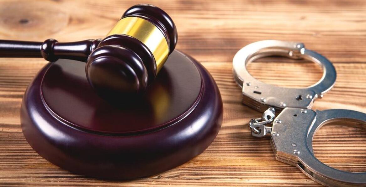 Jak przebiega pierwsza konsultacja z adwokatem do spraw karnych?