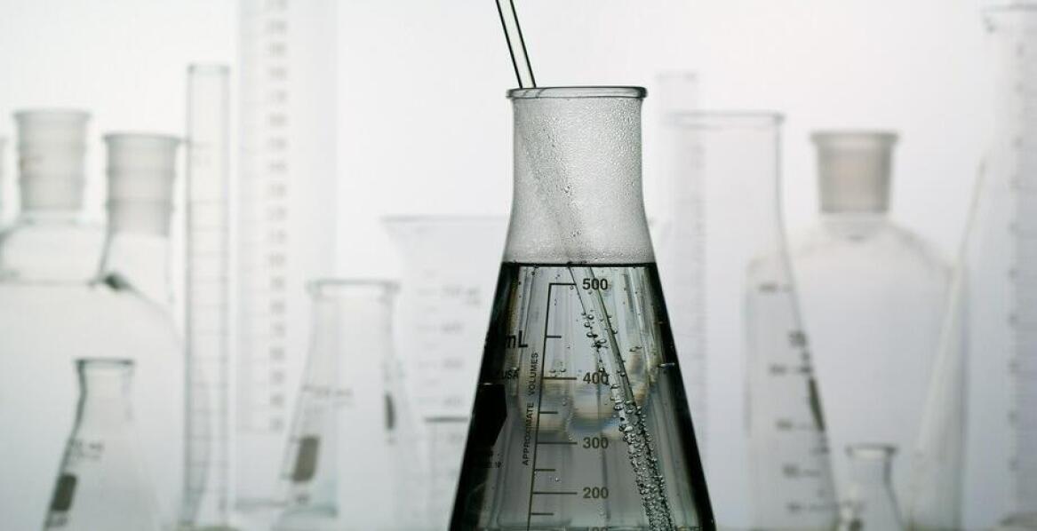 Jakie substancje można mierzyć za pomocą kolb miarowych?