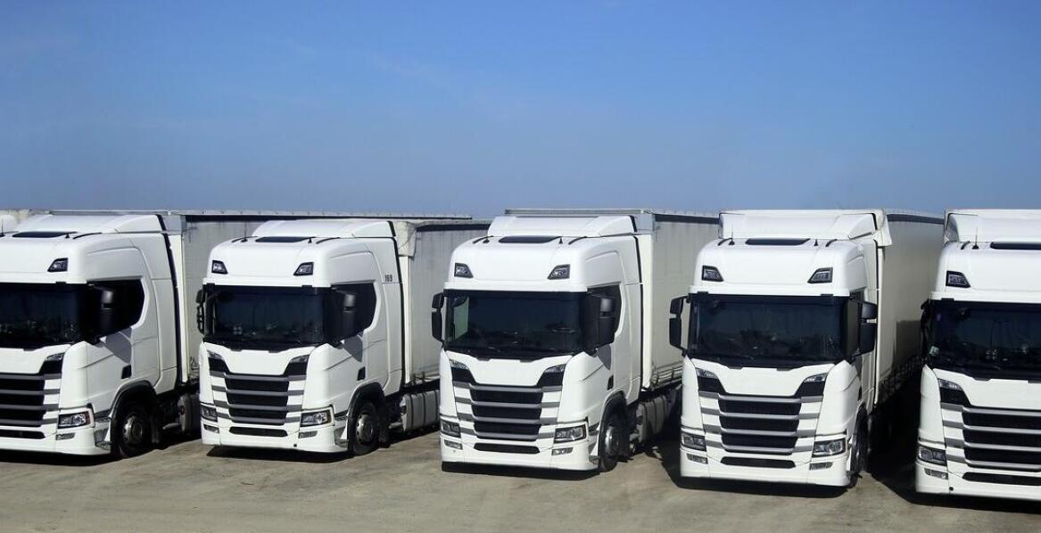 Jakie licencje i certyfikaty powinna posiadać profesjonalna firma transportowa?