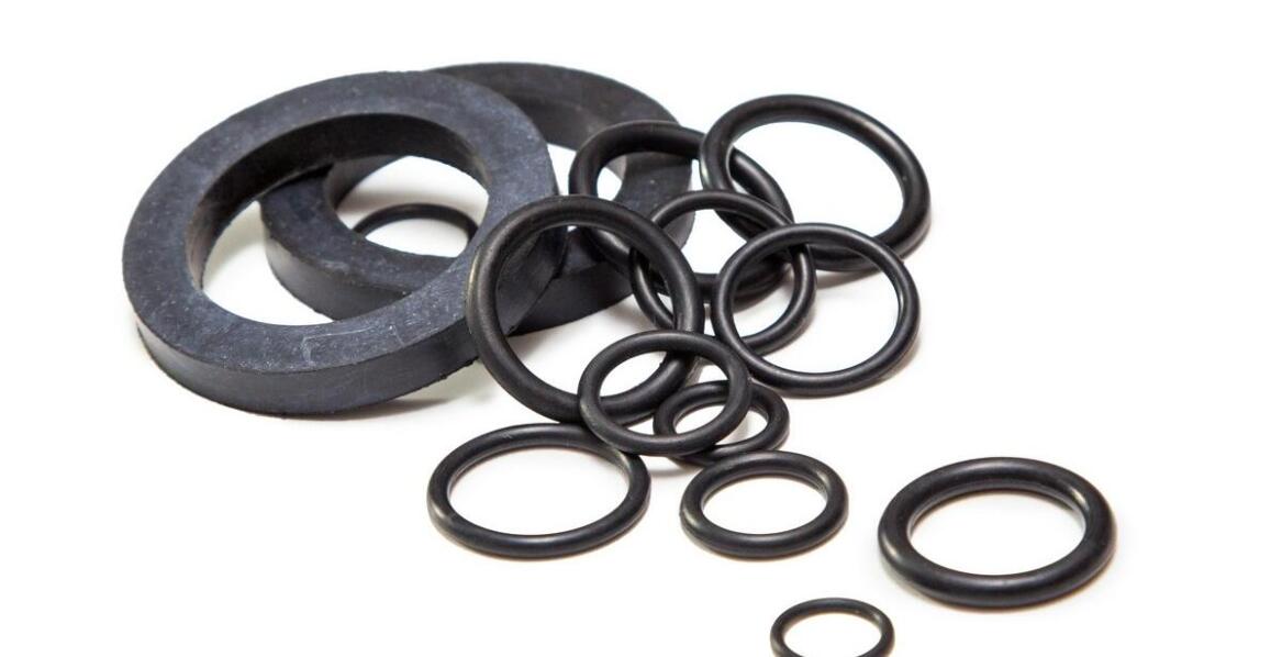 W jaki sposób można zminimalizować ryzyko nieszczelności w systemach z uszczelkami gumowymi?