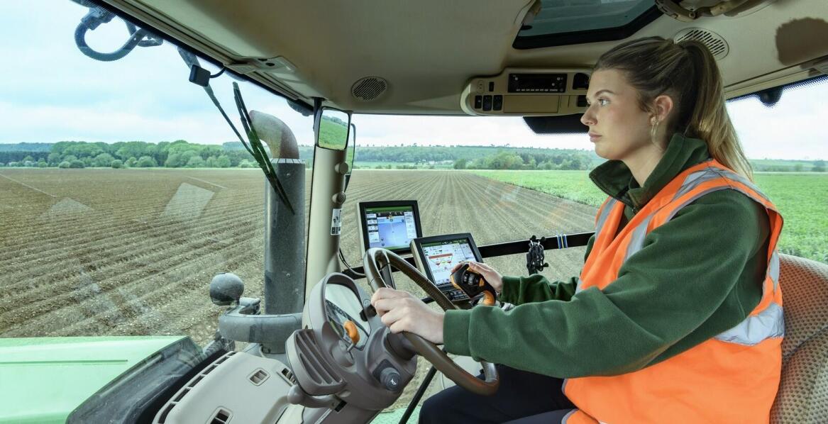 Czy korzystanie z GPS w traktorze wpływa na efektywność pracy?