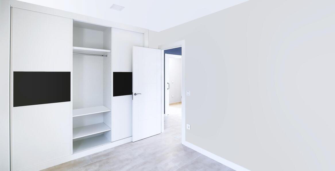 Jakie rozwiązania są dostępne dla drzwi szaf wnękowych?