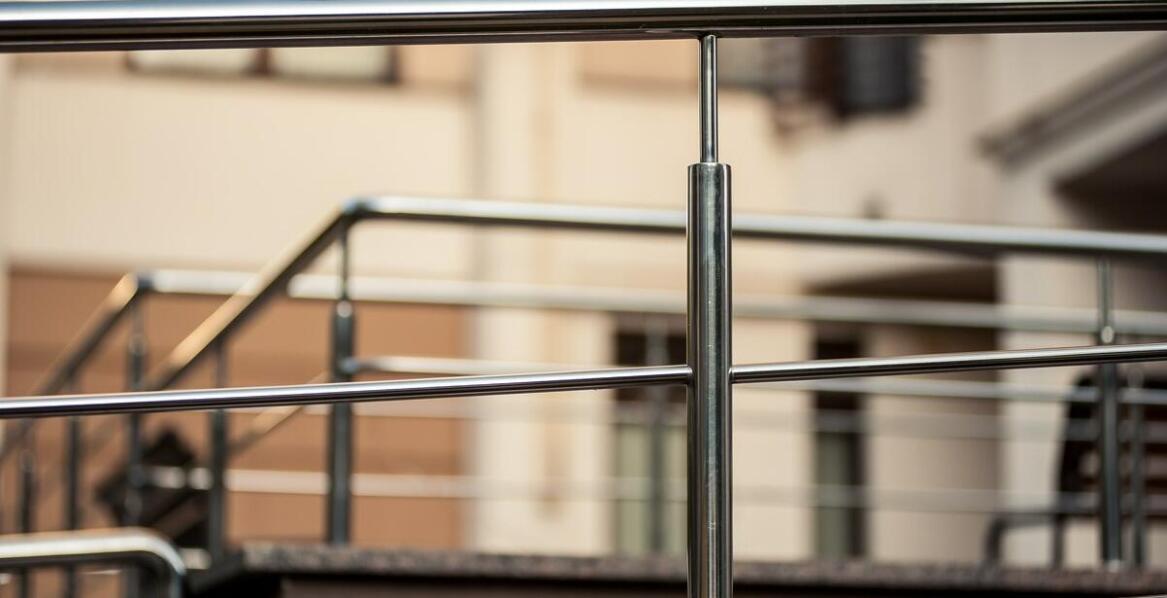 Jak dbać o balustrady nierdzewne, aby zachowały swój wygląd?