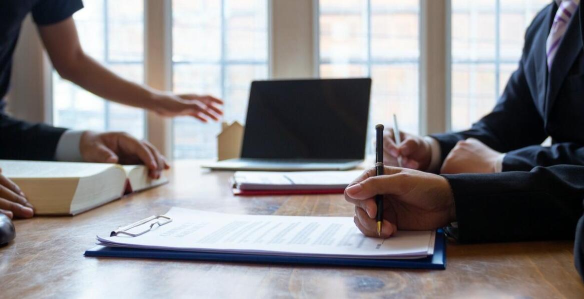 Czy audyt prawny może pomóc w negocjacjach kontraktów z dostawcami?